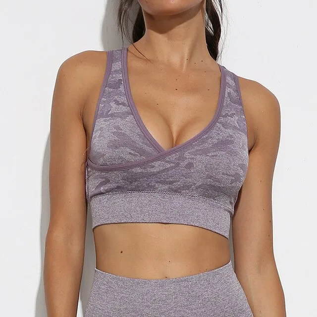 Breathable Athletic Crop Top With Padded Closure